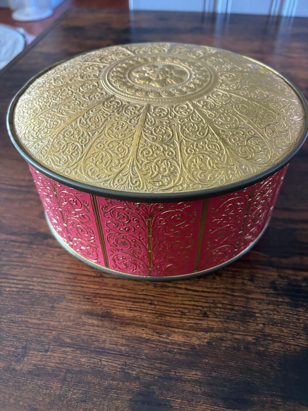 Vintage Guildcraft New York Embossed Pink and Gold Metal Tin